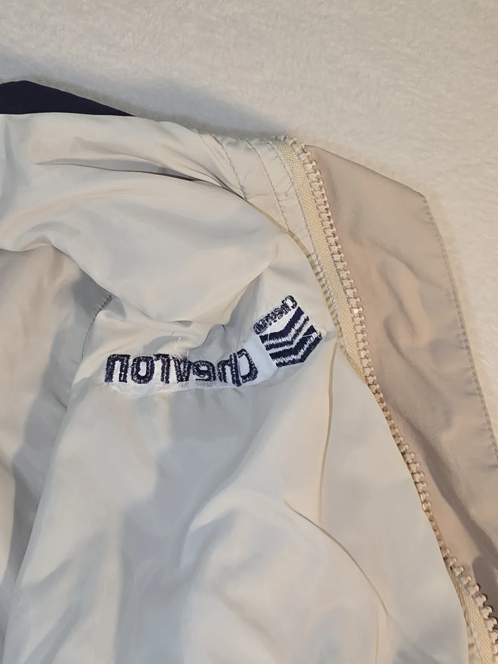VTG Saratoga Sport Windbreaker With Chevron Emblem Mens Size Large Made In USA